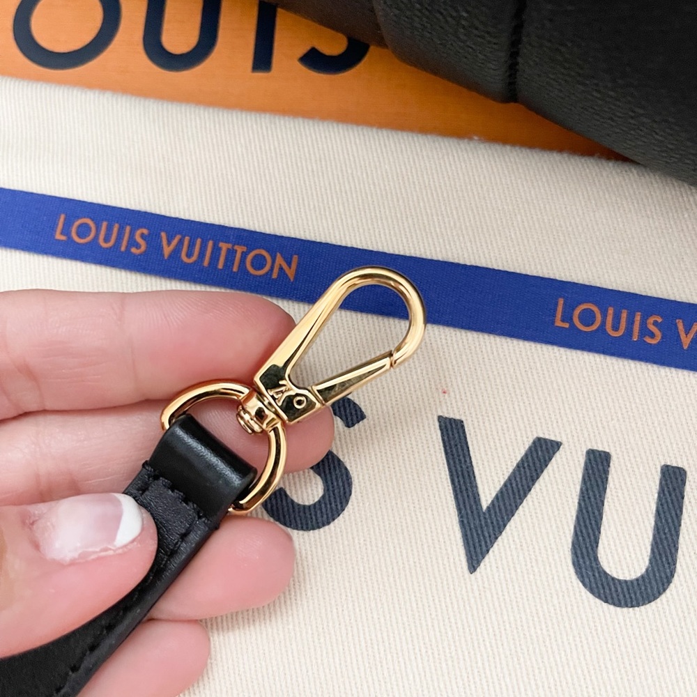 Louis Vuitton Rose Des Vents MM Grained Smooth Calfskin Black Leather Bag - Picture 15 of 15